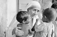 mother teresa serving children
