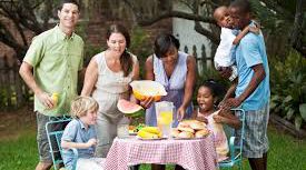 neighbors-eating-together