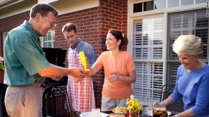 neighbors-eating-together2