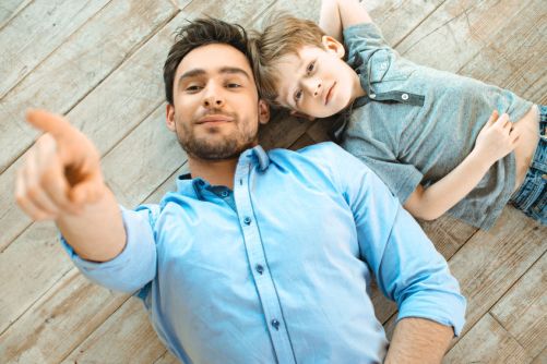 boy-and-dad-pointing-49654347_m